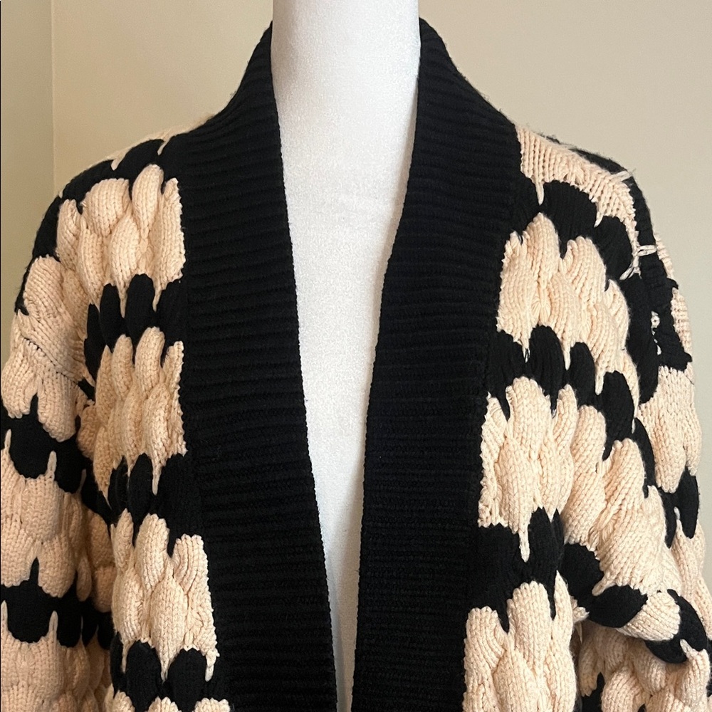 Women’s Elegant Black and Cream Knit Cardigan Size L - Picture 2 of 8